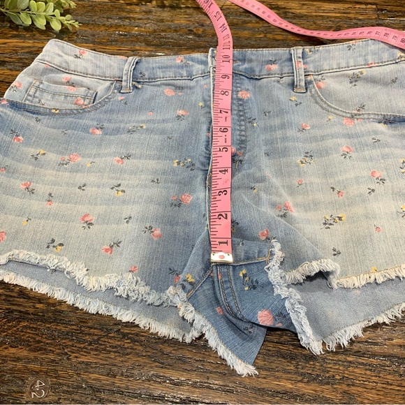 Cheeky High Waist Blue Jean Shorts Spandex Floral Cute 18 Frayed Wild Fable - Picture 11 of 15